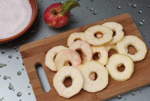 Оладьи с яблоками на молоке - просто и вкусно на каждый день