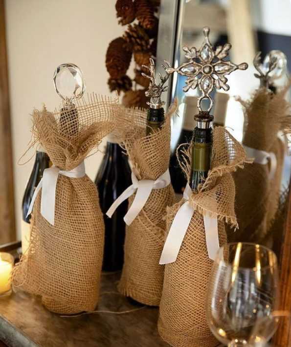 Как красиво оформить и подать домашнее вино гостя?