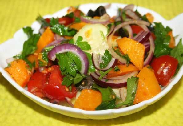 Салат с варёной тыквой, томатами и огурцами