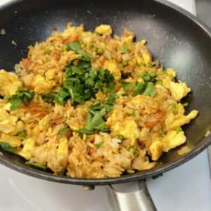 Жареный рис с овощами и беконом по-азиатски, рецепт с фото и видео