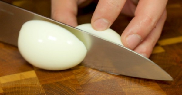 Фаршированные яйца со шпротами
