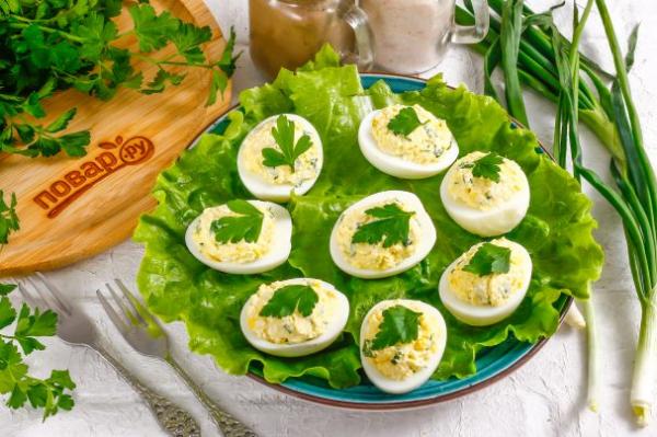 Яйца фаршированные творогом и зеленью