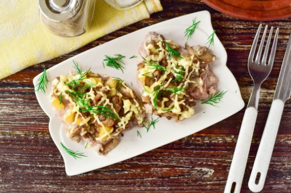 Свинина с ананасами и грибами в духовке — вкусно, просто — фоторецепт пошагово