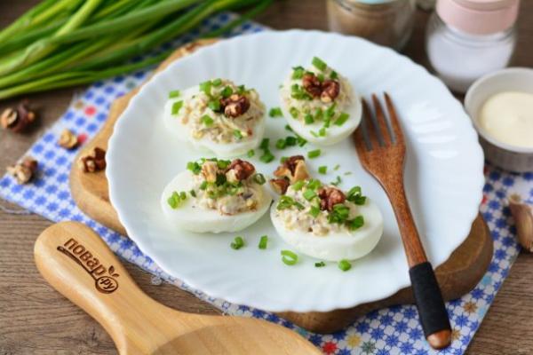 Яйца фаршированные орехами - просто,вкусно - фоторецепт пошагово