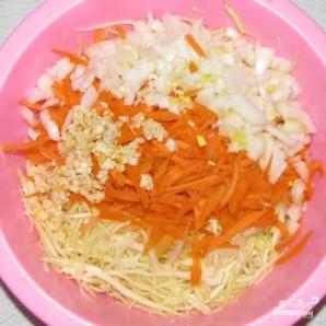 Салат из свежей капусты - пошаговый рецепт