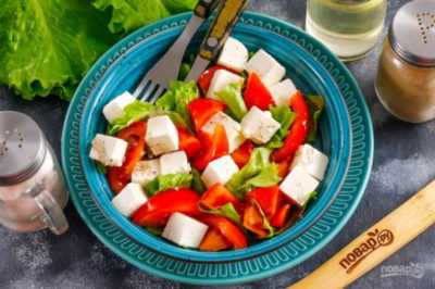 Салат с помидорами и сыром - просто,вкусно - фоторецепт пошагово