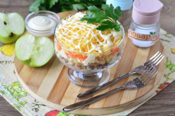 Салат с сайрой и яблоком - просто,вкусно - фоторецепт пошагово