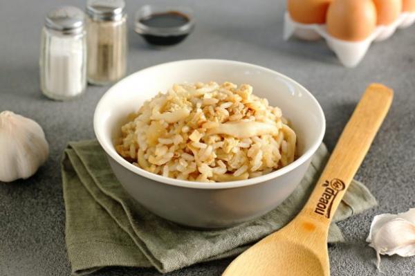 Рис с кальмарами в соевом соусе - просто,вкусно - фоторецепт пошагово