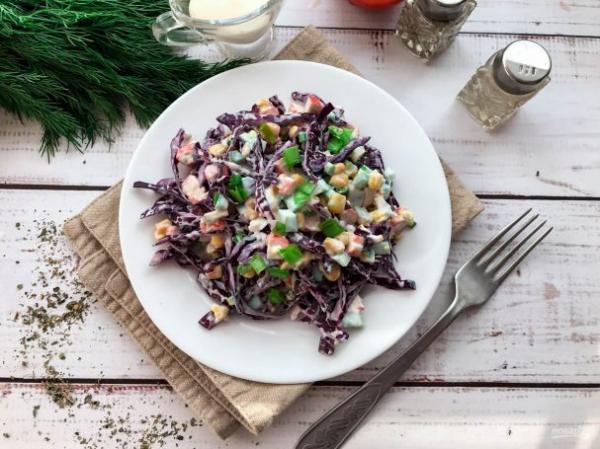 Салат из краснокочанной капусты с крабовыми палочками - просто,вкусно - фоторецепт пошагово