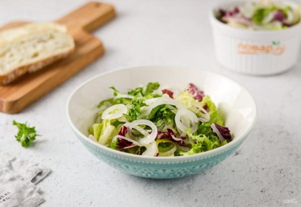 Салат с маринованным луком - просто,вкусно - фоторецепт пошагово