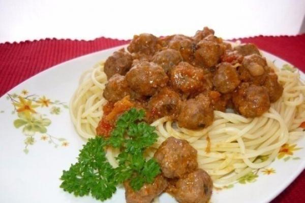 Спагетти с фрикадельками в сливочно-томатном соусе с чесноком, рецепт с фото пошагово - просто,вкусно - фоторецепт пошагово