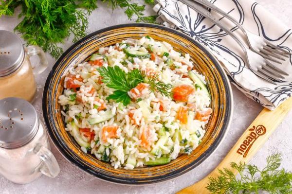 Салат с семгой и рисом - просто,вкусно - фоторецепт пошагово