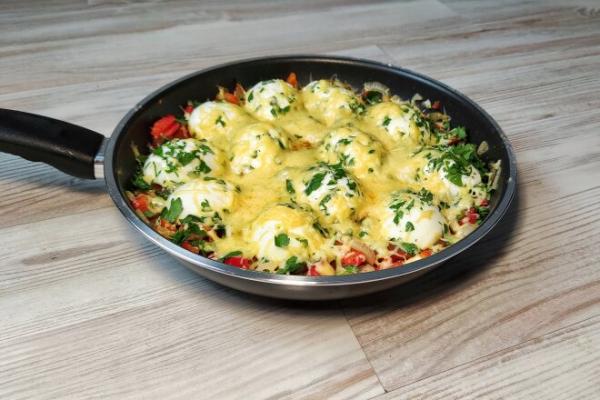 Вареные яйца с овощами и сыром на сковороде, рецепт с фото и видео - просто,вкусно - фоторецепт пошагово