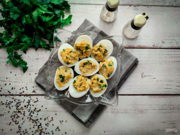 Яйца фаршированные икрой минтая - просто,вкусно - фоторецепт пошагово