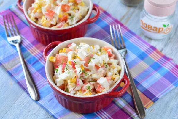 Крабовый салат с помидорами и кукурузой - просто,вкусно - фоторецепт пошагово