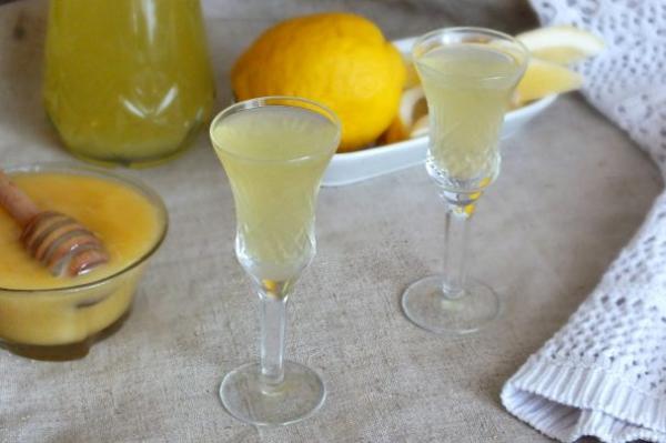 Лимончелло с мёдом - просто,вкусно - фоторецепт пошагово