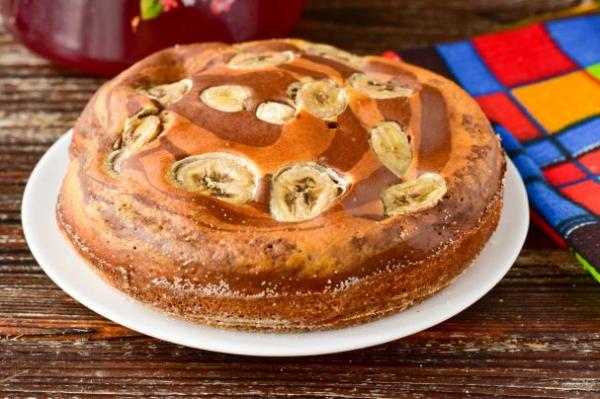 Пирог "Зебра" с бананом - просто,вкусно - фоторецепт пошагово