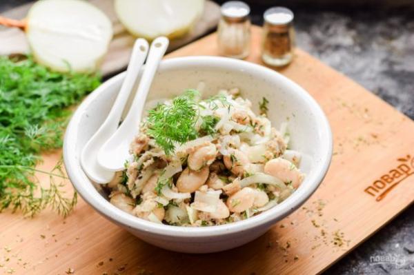 Салат из рыбных консервов с фасолью - просто,вкусно - фоторецепт пошагово