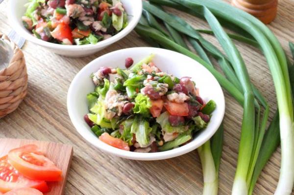 Салат с фасолью и консервированной горбушей - просто,вкусно - фоторецепт пошагово