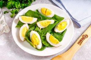 Салат с копчеными яйцами