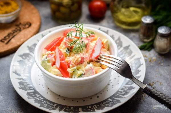 Салат с крабовыми палочками и творогом - просто,вкусно - фоторецепт пошагово