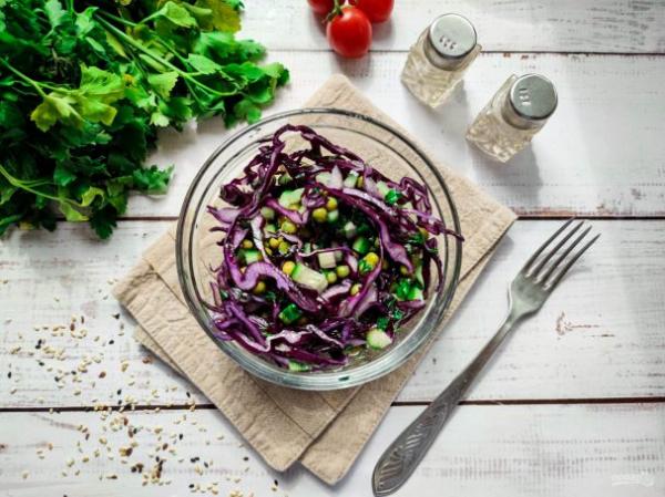 Салат с краснокочанной капустой и горошком - просто,вкусно - фоторецепт пошагово