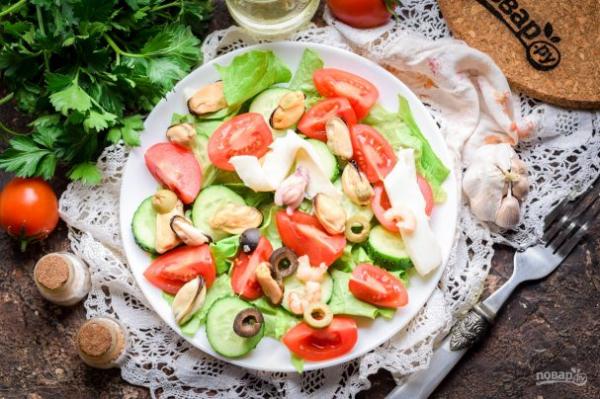 Салат с морепродуктами и помидорами - просто,вкусно - фоторецепт пошагово