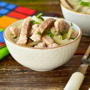 Деревенский салат с мясом - просто,вкусно - фоторецепт пошагово