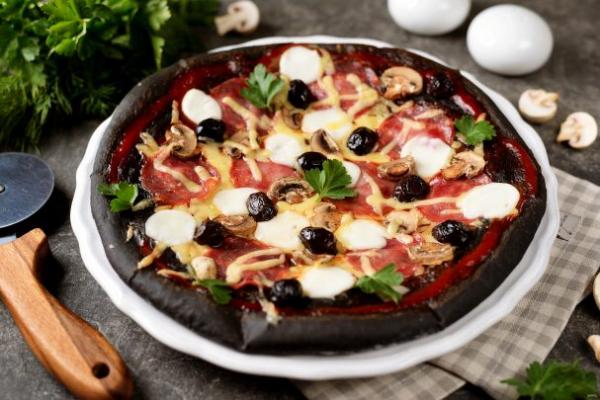Пицца на черном тесте - просто,вкусно - фоторецепт пошагово