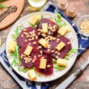 Салат из свеклы с кедровыми орешками - просто,вкусно - фоторецепт пошагово