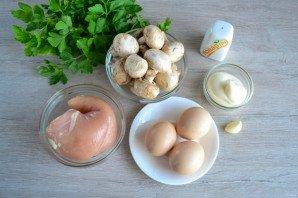 Салат с яичными блинчиками и шампиньонами