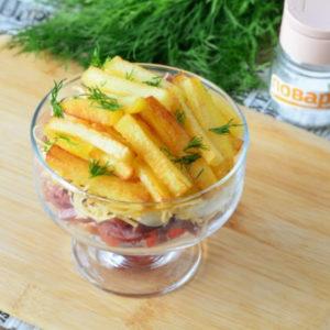 Салат с картошкой фри и колбасой - просто,вкусно - фоторецепт пошагово