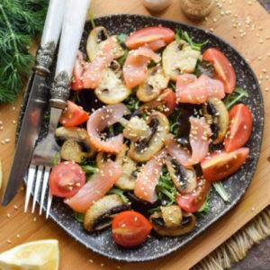 Салат с красной рыбой и шампиньонами - просто,вкусно - фоторецепт пошагово
