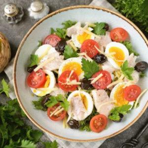Салат с отварным окунем - просто,вкусно - фоторецепт пошагово