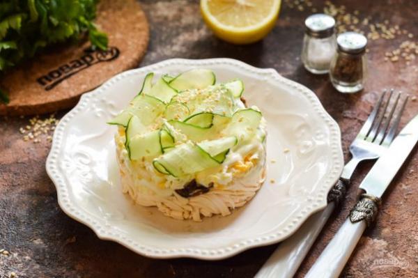 Салат со шпротами и огурцами - просто,вкусно - фоторецепт пошагово
