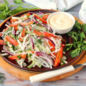 Салат с дайконом, огурцом и помидором - просто,вкусно - фоторецепт пошагово