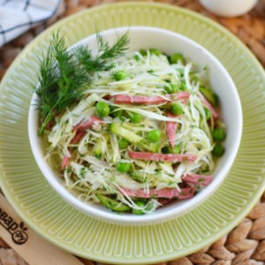 Салат с капустой и копченой колбасой - просто,вкусно - фоторецепт пошагово