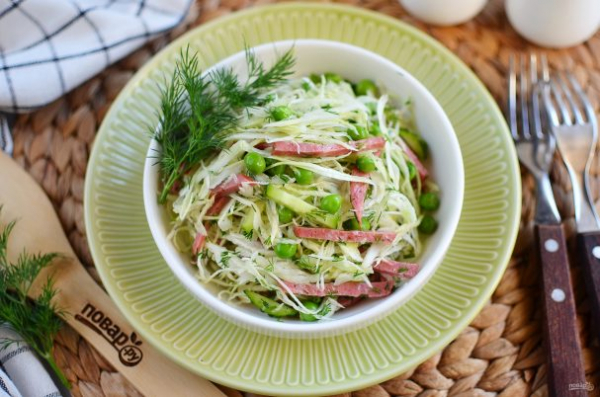 Салат с капустой и копченой колбасой - просто,вкусно - фоторецепт пошагово